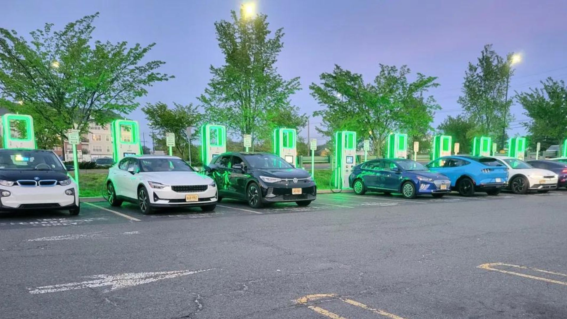 Why it’s Necessary to Partner with a 3rd Party Service Provider for your EV Charging Stations & the Challenges they Help Resolve